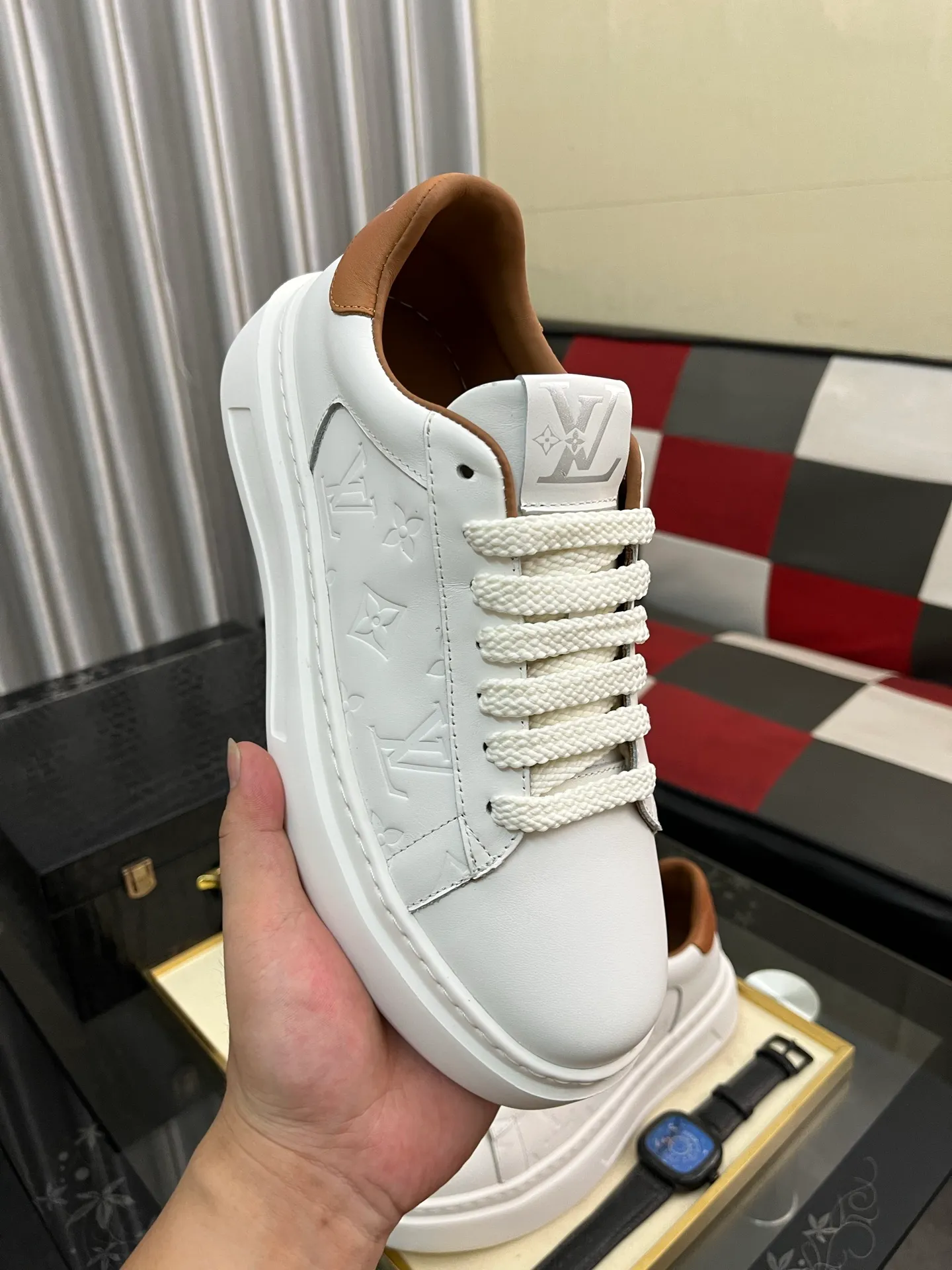 Men's shoes 💰480⌚️⌚️【LOUlS VUlTTON】Louis Vuitton～unique modern sneakers. LV counter purchasing 🏃casual shoes😍😍 Men's 2025 counters are on sale at the same time. The original brand imported from Italy selects first-layer soft cowhide. ➕Special material 🐑Sheepskin lining Size: 38-442⃣️Colors available
